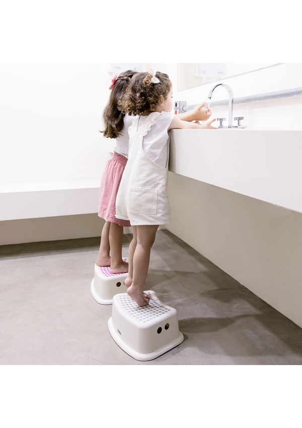 12031 degrau antiderrapante cinza 02 ambientada