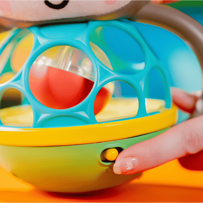 brinquedo sensorial macaquinho bright starts chocalho de bebe d7